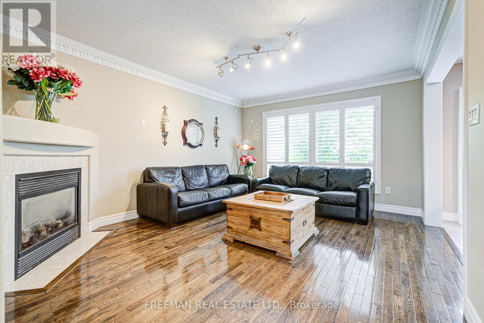 916 Fourth Line, Milton, Ontario  L9T 6M8 - Photo 12 - W12411183
