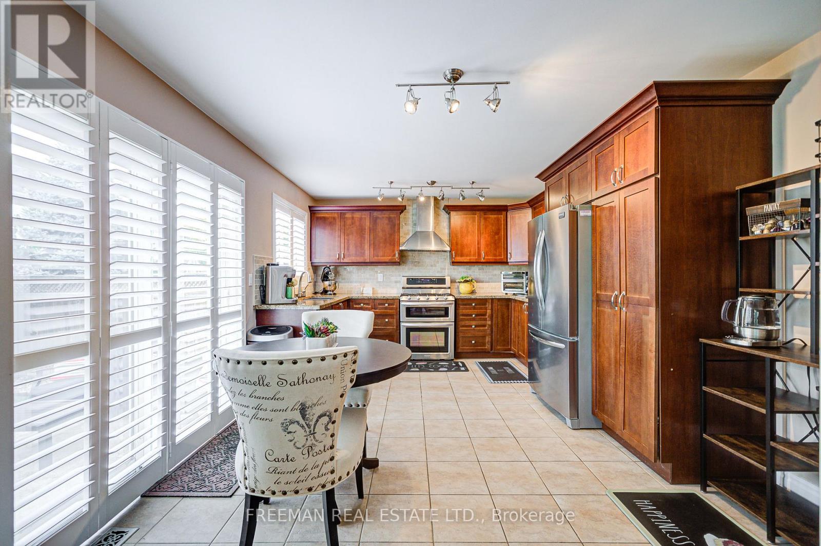 916 Fourth Line, Milton, Ontario  L9T 6M8 - Photo 14 - W12411183
