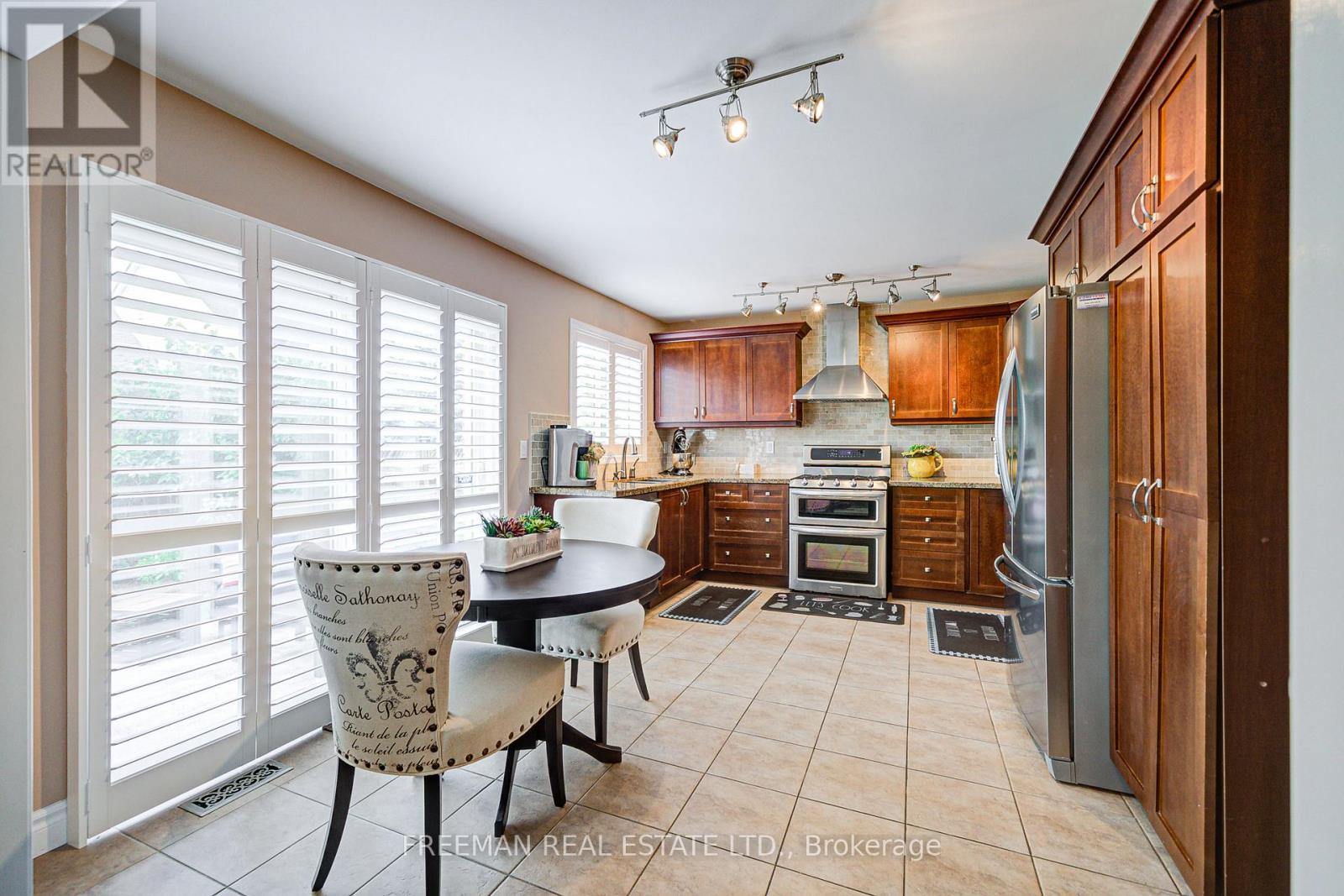 916 Fourth Line, Milton, Ontario  L9T 6M8 - Photo 15 - W12411183