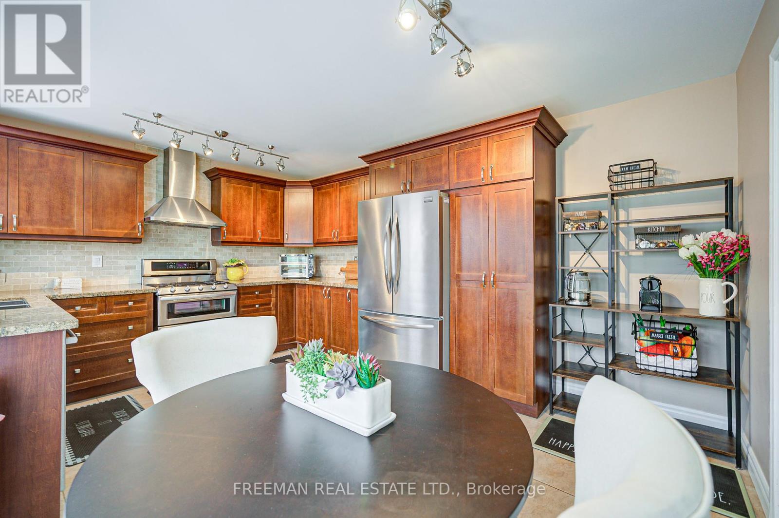 916 Fourth Line, Milton, Ontario  L9T 6M8 - Photo 20 - W12411183