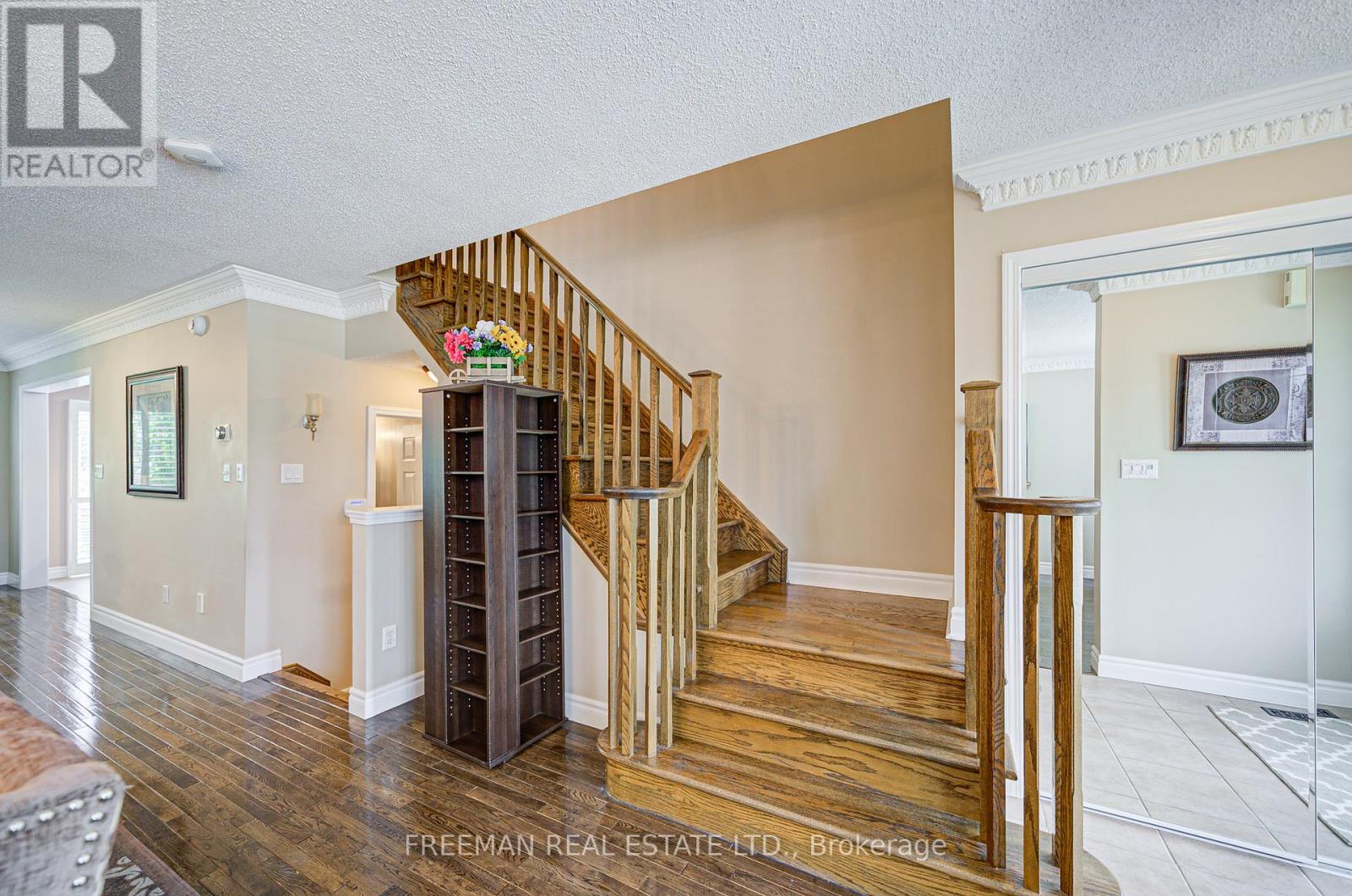 916 Fourth Line, Milton, Ontario  L9T 6M8 - Photo 5 - W12411183
