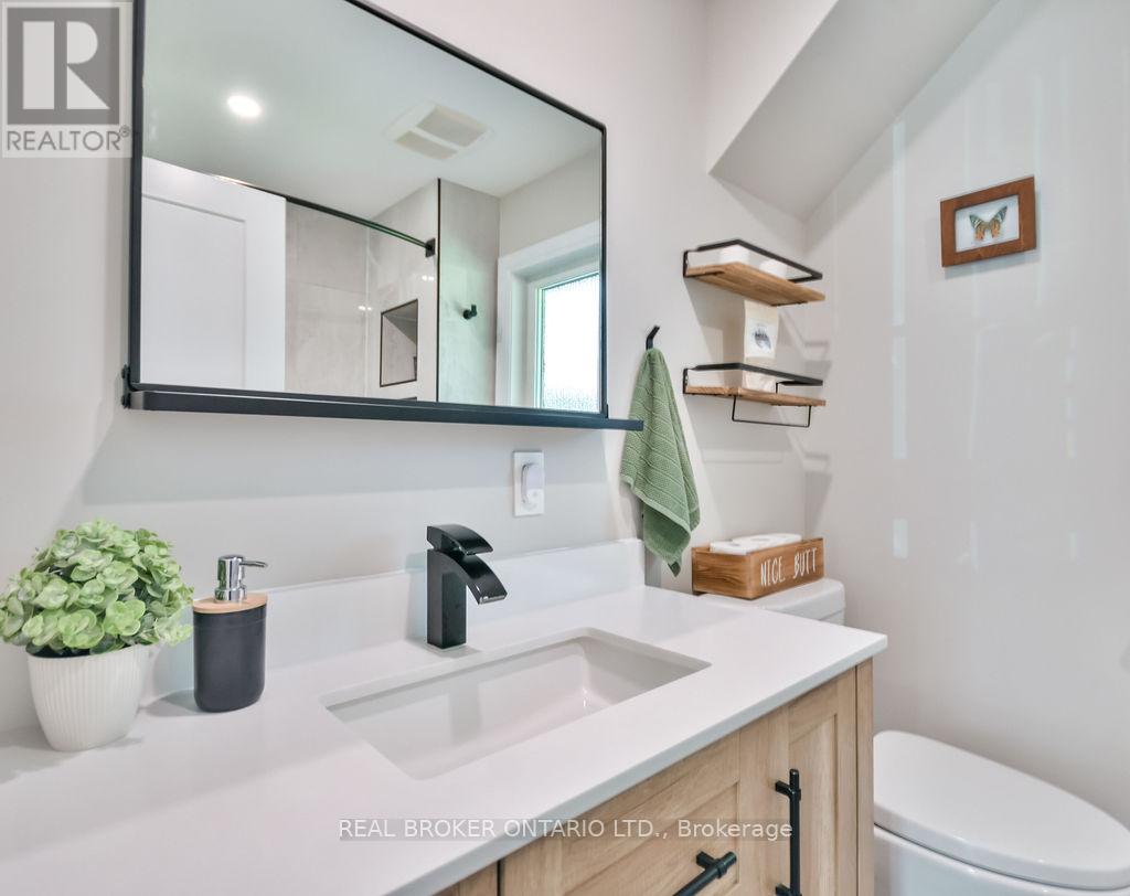 812 Cook Street, Innisfil, Ontario  L9S 2J1 - Photo 23 - N12411199