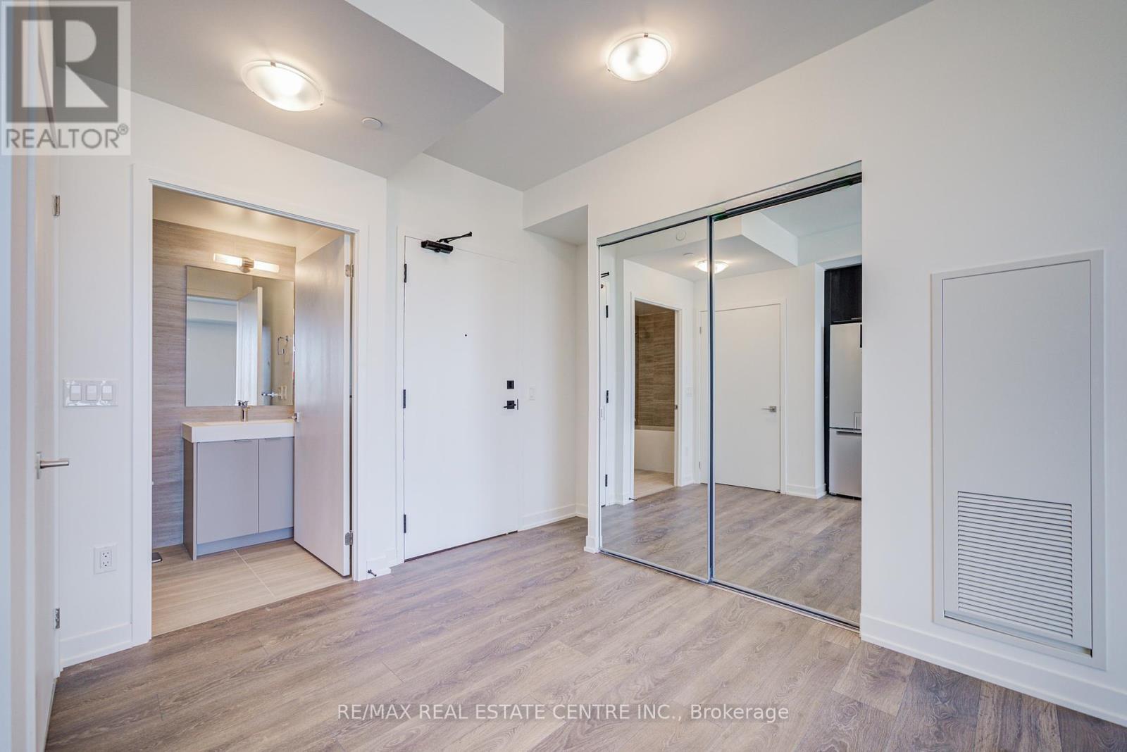 2204 - 474 Caldari Road, Vaughan, Ontario  L4K 0R5 - Photo 13 - N12411201