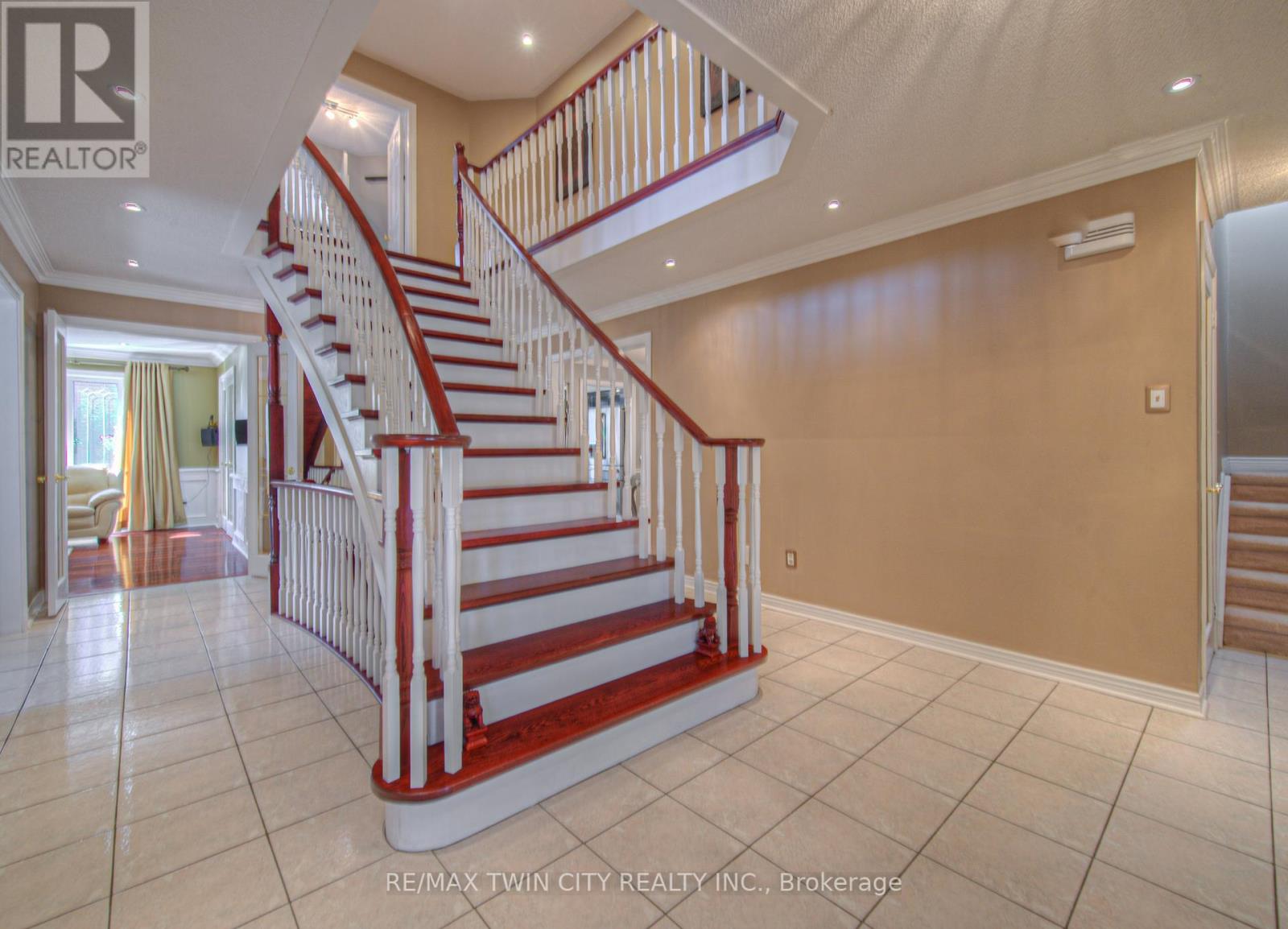 Property at 6 OSPREY COURT image 4