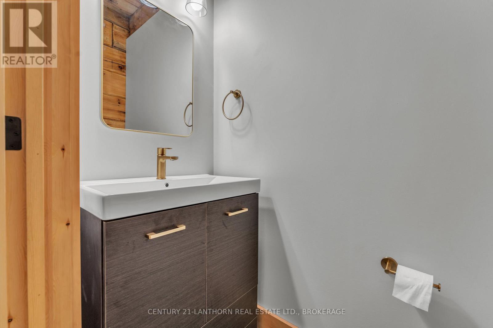 1120b Warrington Road, Frontenac, Ontario  K0H 2P0 - Photo 10 - X12411224