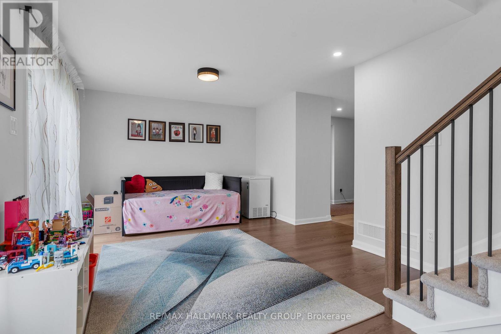 5017 Abbott Street E, Ottawa, Ontario  K2V 0M6 - Photo 5 - X12411207