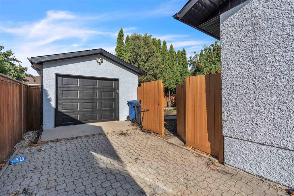 7 Stacey Bay, Winnipeg, Manitoba  R2K 3V4 - Photo 32 - 202523376