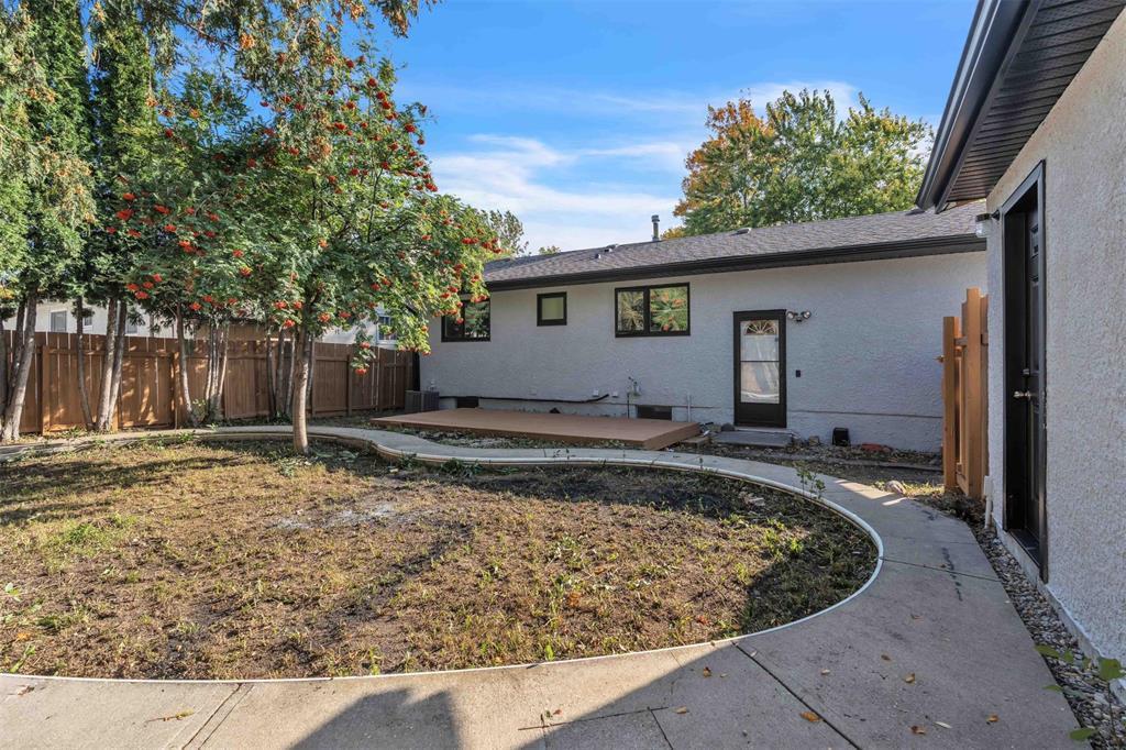 7 Stacey Bay, Winnipeg, Manitoba  R2K 3V4 - Photo 33 - 202523376