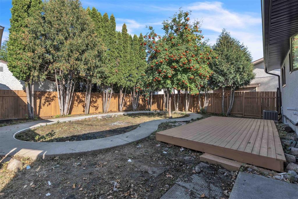 7 Stacey Bay, Winnipeg, Manitoba  R2K 3V4 - Photo 34 - 202523376