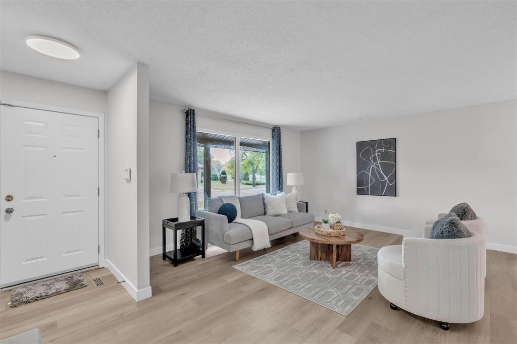 7 Stacey Bay, Winnipeg, Manitoba  R2K 3V4 - Photo 8 - 202523376