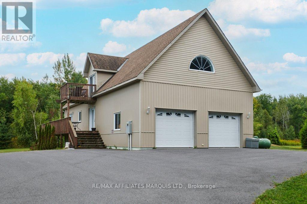 35 Nevada Street, North Stormont, Ontario  K0C 1W0 - Photo 2 - X12411211