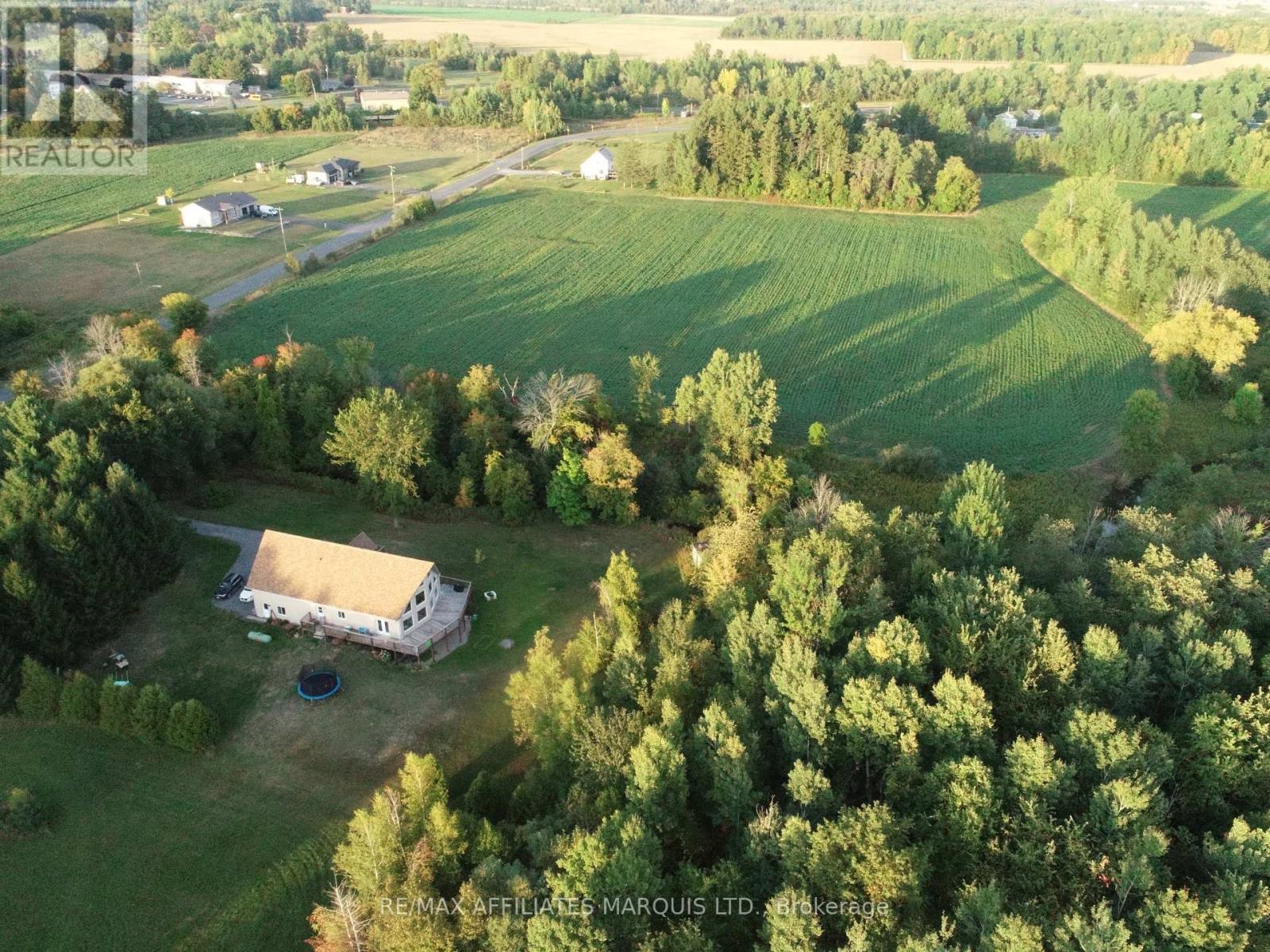 35 Nevada Street, North Stormont, Ontario  K0C 1W0 - Photo 6 - X12411211