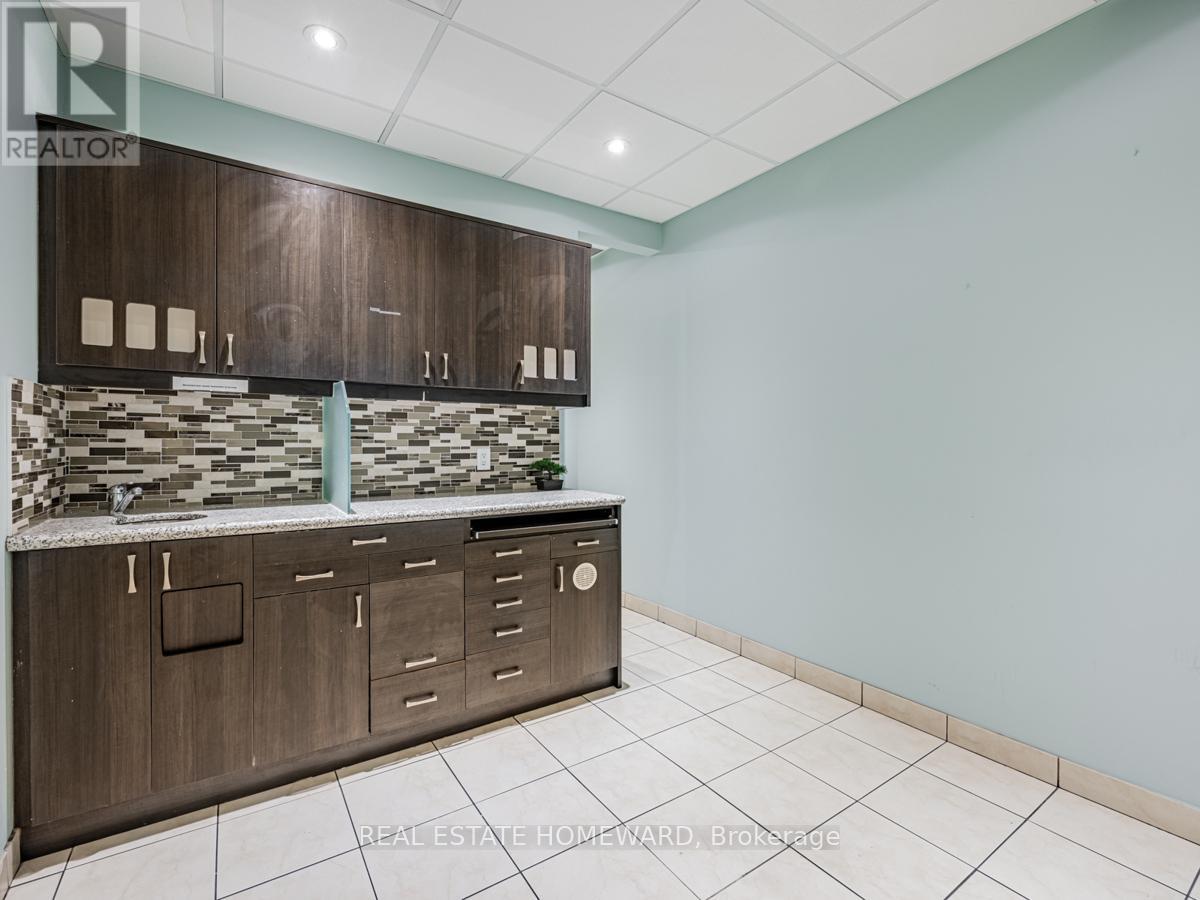 2438 Danforth Avenue, Toronto, Ontario  M4C 1K9 - Photo 17 - E12411223