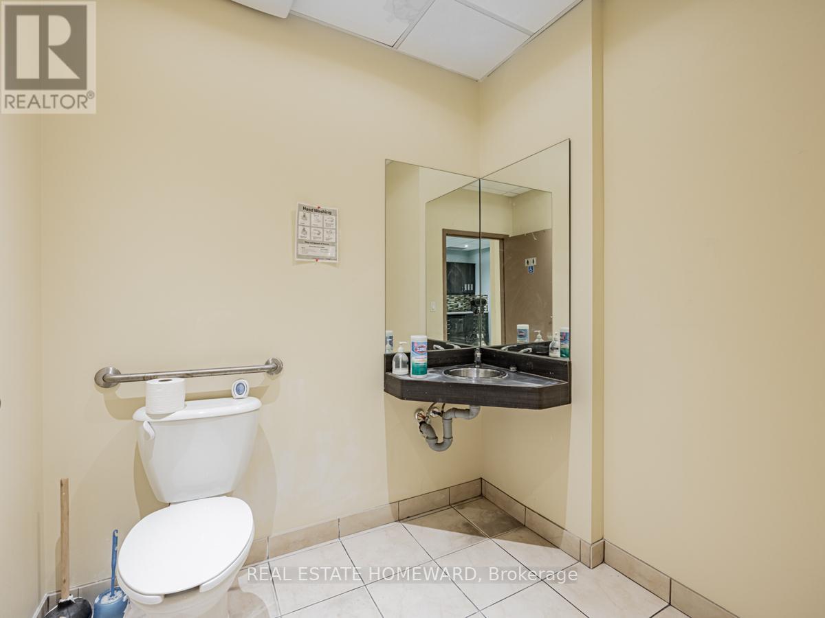 2438 Danforth Avenue, Toronto, Ontario  M4C 1K9 - Photo 21 - E12411223