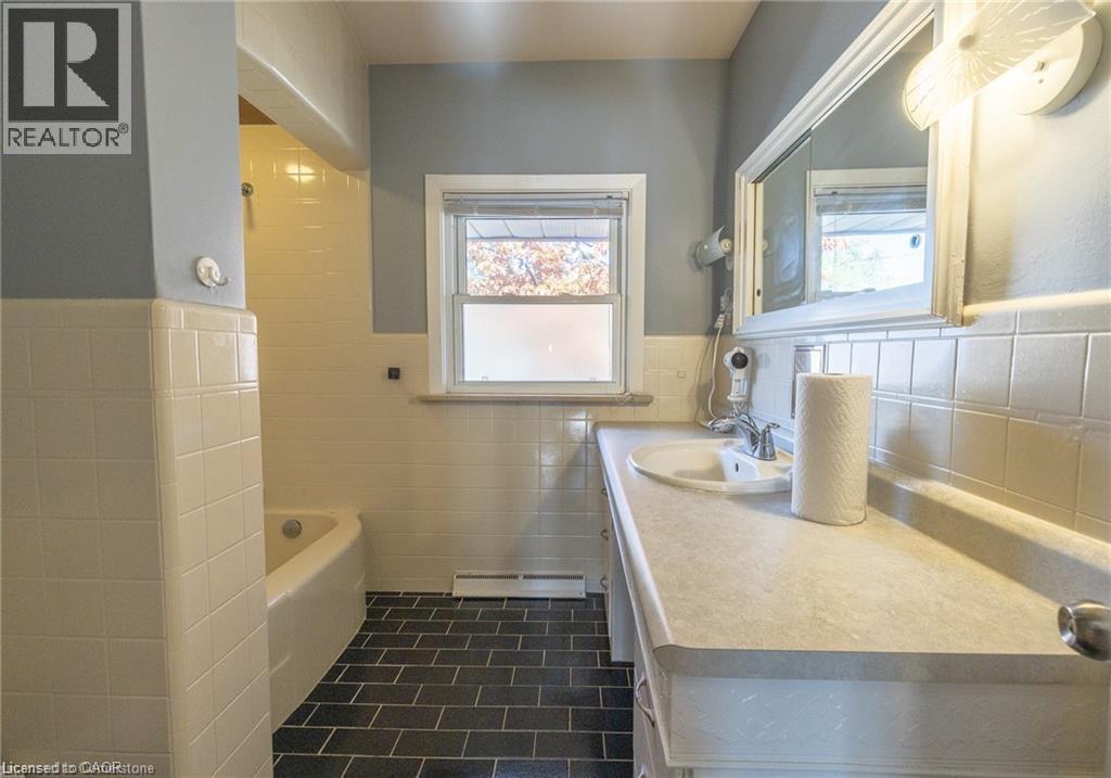 11 Belmont Avenue W, Kitchener, Ontario  N2M 1L2 - Photo 39 - 40770904