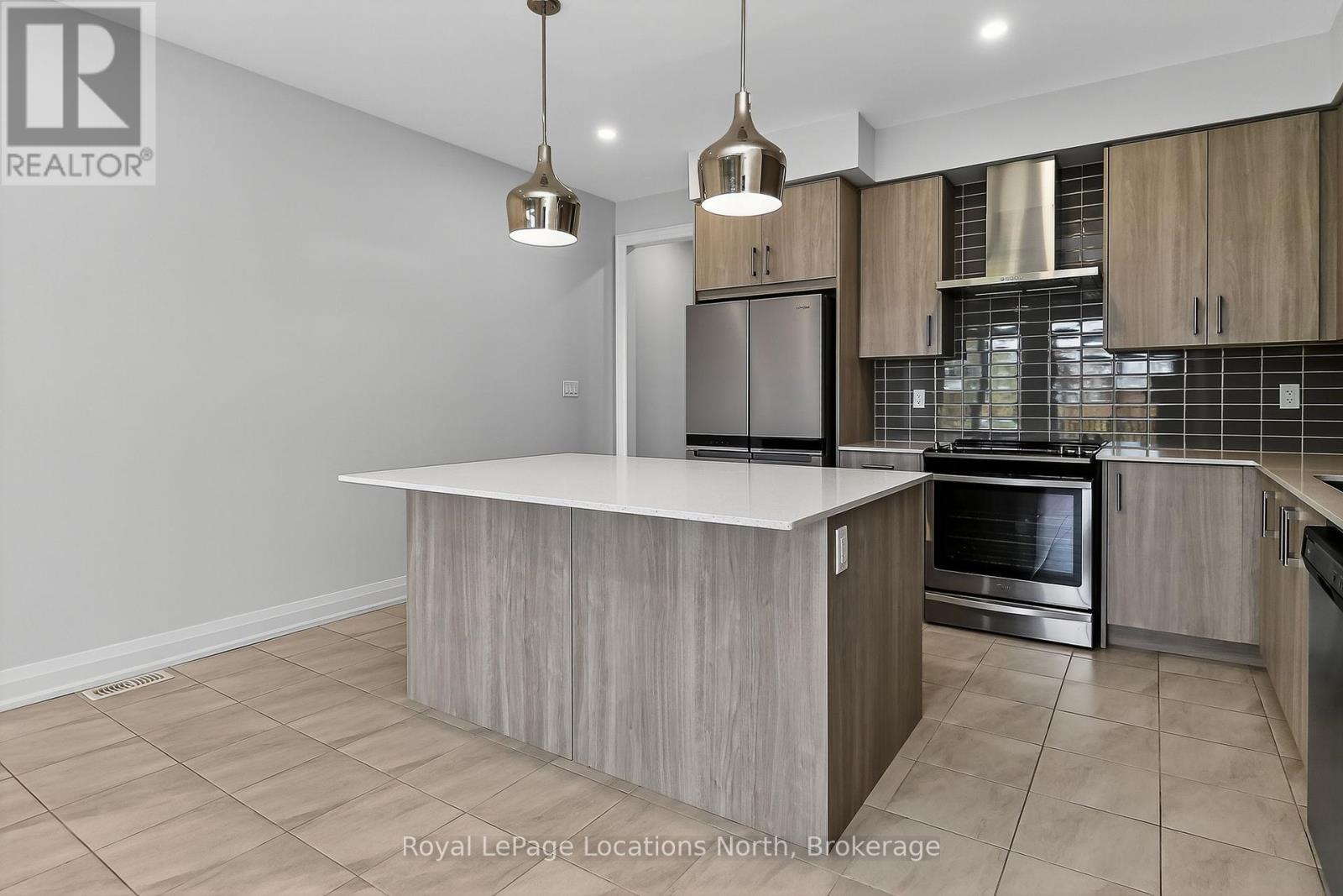 114 Stonebrook Way, Grey Highlands, Ontario  N0C 1H0 - Photo 10 - X12411275