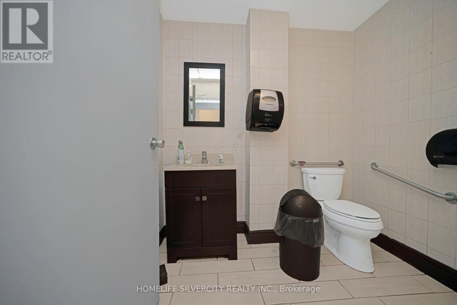 15 - 18 King Street E, Caledon (Bolton North), Ontario  L7E 1E8 - Photo 39 - W12411214