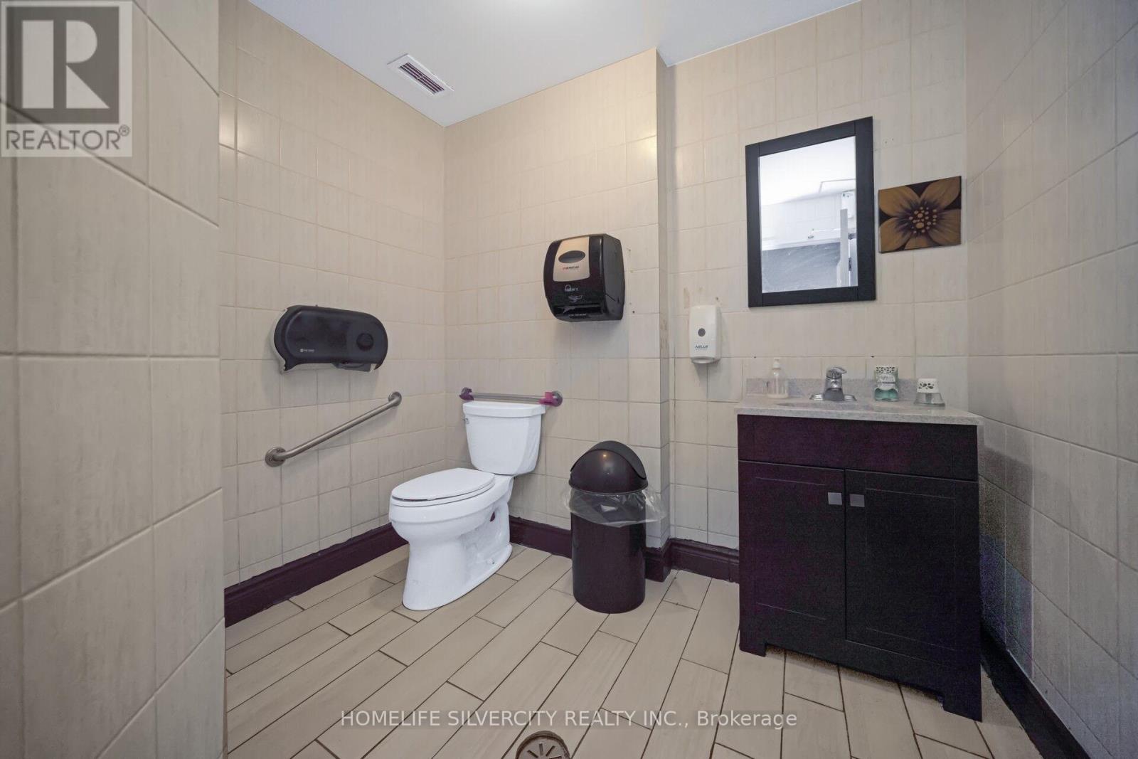 15 - 18 King Street E, Caledon (Bolton North), Ontario  L7E 1E8 - Photo 40 - W12411214
