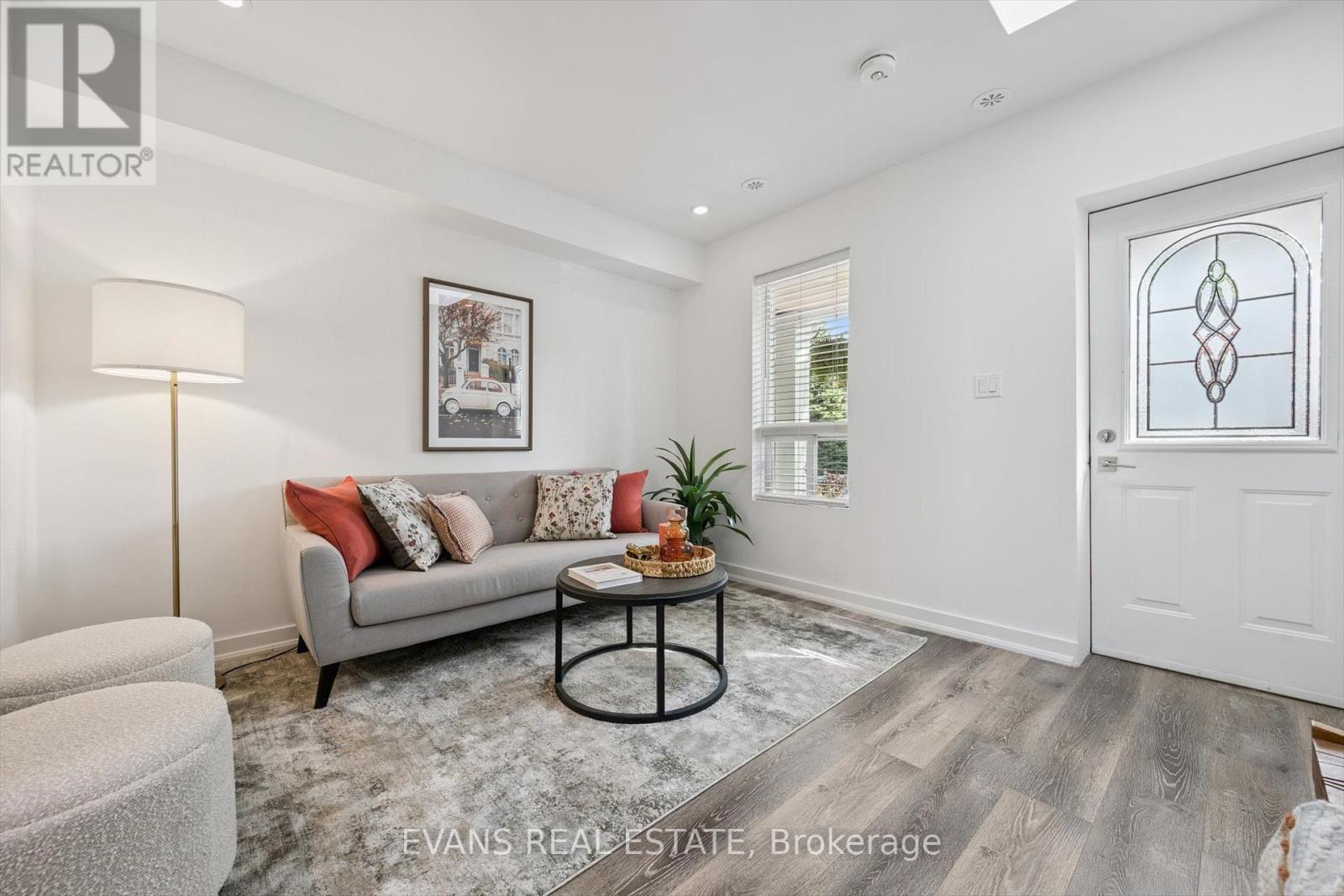 Property at 526 QUEBEC AVENUE image 3
