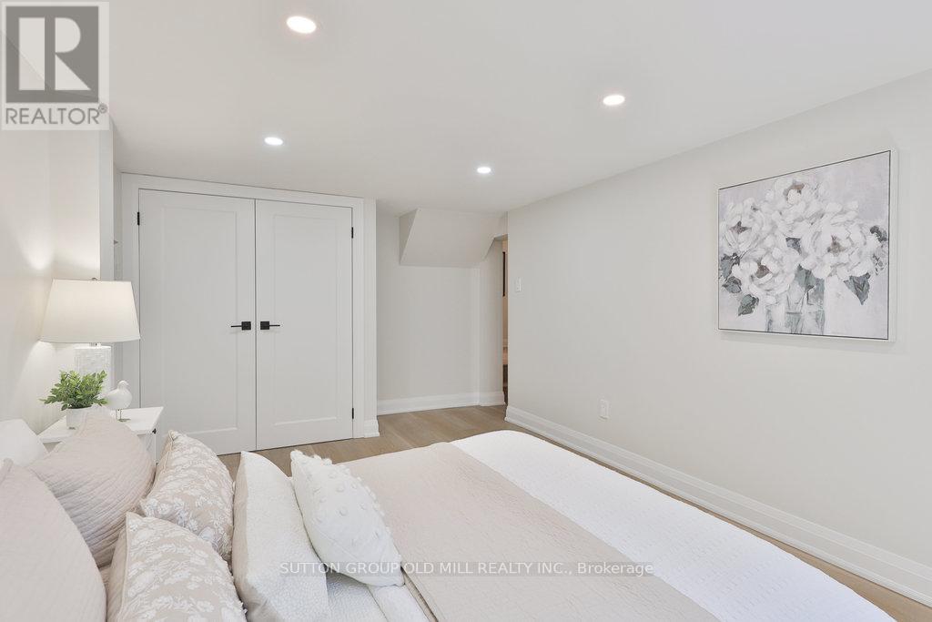 36 Laurelwood Crescent, Toronto, Ontario  M9P 1L5 - Photo 38 - W12411235