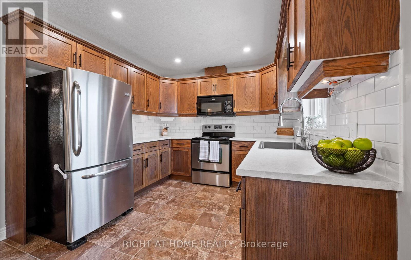 587 Spitfire Street, Woodstock, Ontario  N4T 0B5 - Photo 15 - X12411236