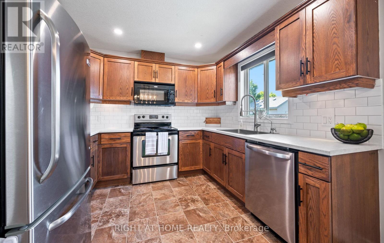 587 Spitfire Street, Woodstock, Ontario  N4T 0B5 - Photo 16 - X12411236