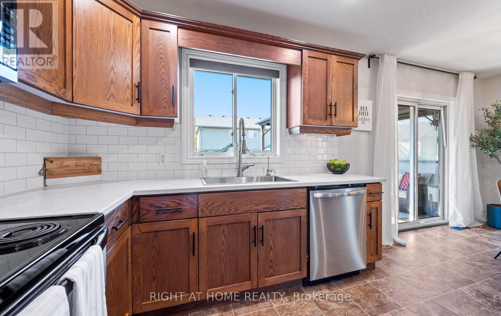 587 Spitfire Street, Woodstock, Ontario  N4T 0B5 - Photo 19 - X12411236