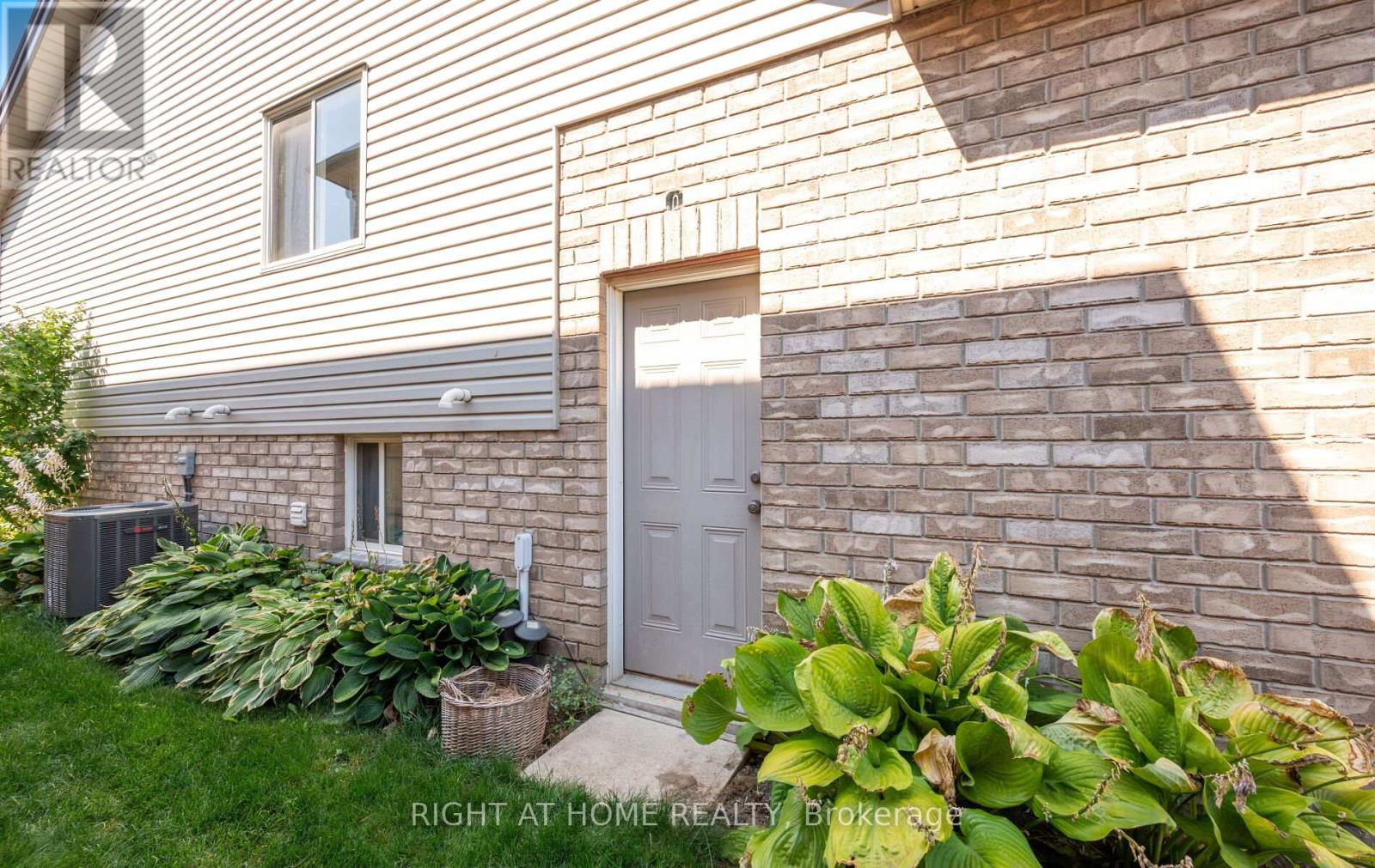 587 Spitfire Street, Woodstock, Ontario  N4T 0B5 - Photo 7 - X12411236