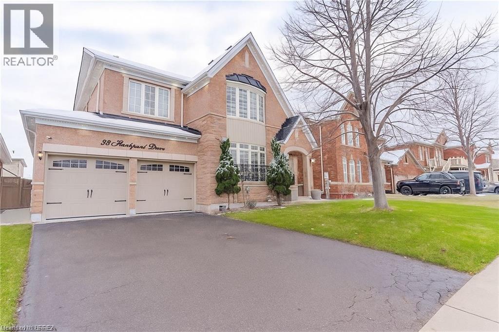 Property at 39 HUNTSPOINT Drive image 2