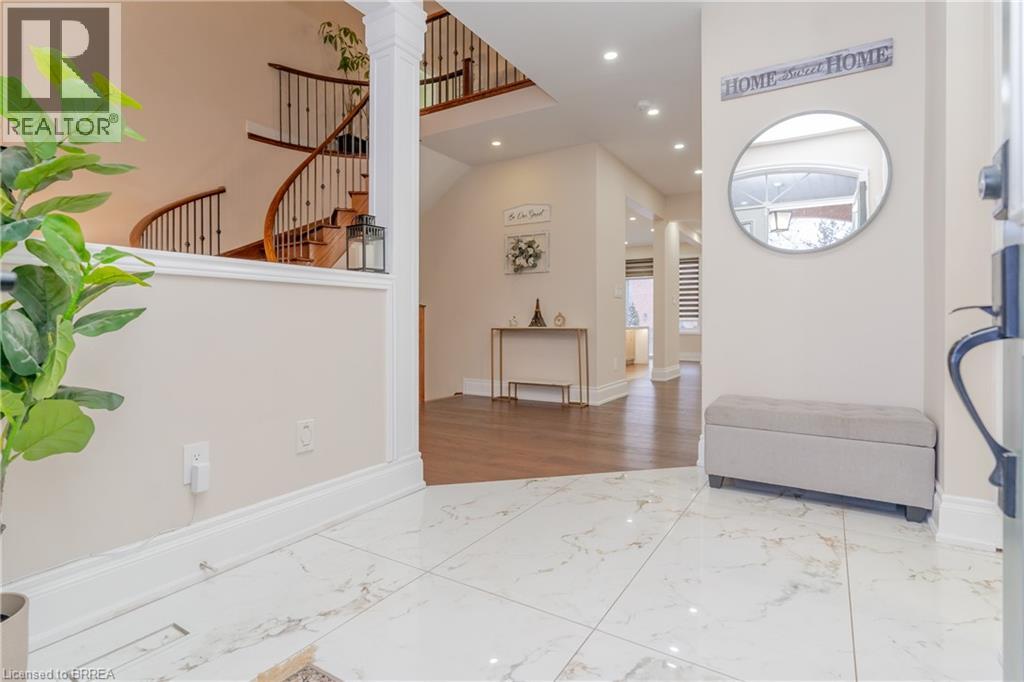 Property at 39 HUNTSPOINT Drive image 4