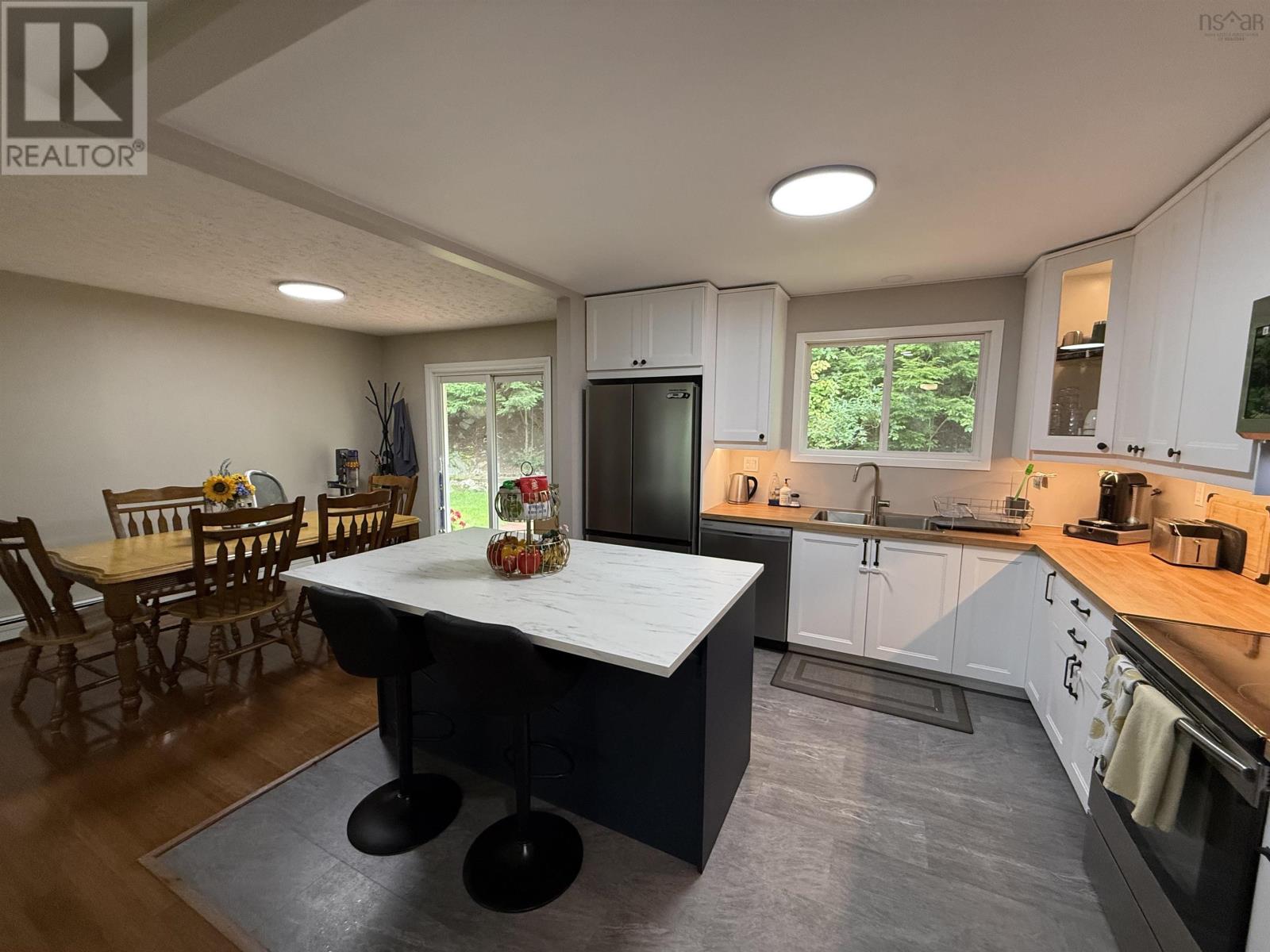 Property at 37 Echo Forest Drive image 4