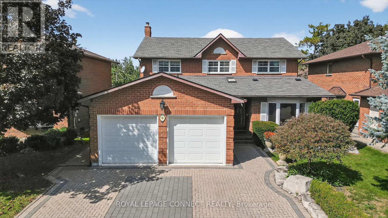 90 Golf Links Drive, Aurora, Ontario  L4G 3V3 - Photo 1 - N12411269