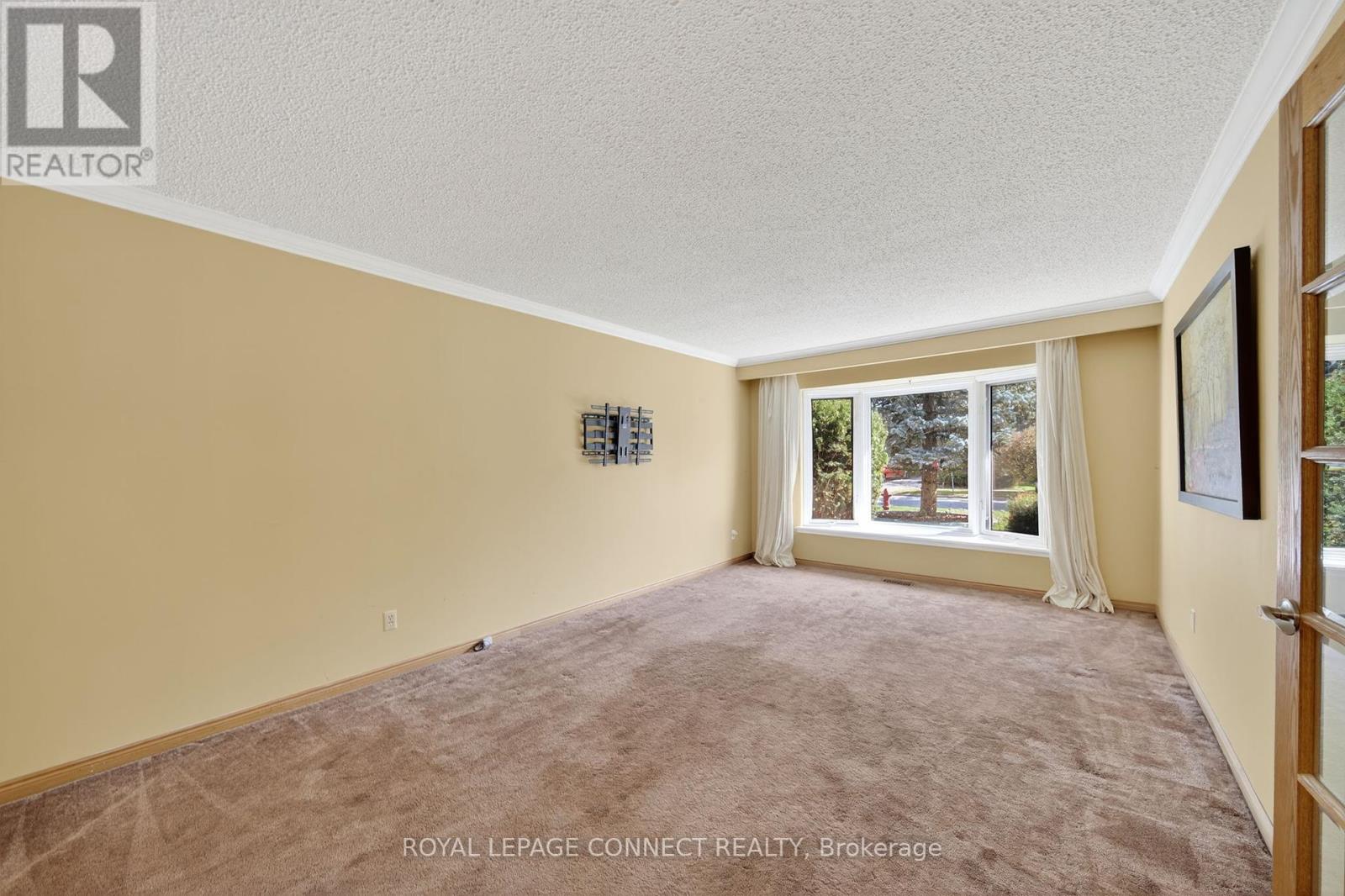 90 Golf Links Drive, Aurora, Ontario  L4G 3V3 - Photo 17 - N12411269
