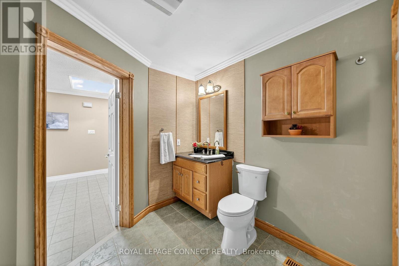 90 Golf Links Drive, Aurora, Ontario  L4G 3V3 - Photo 20 - N12411269