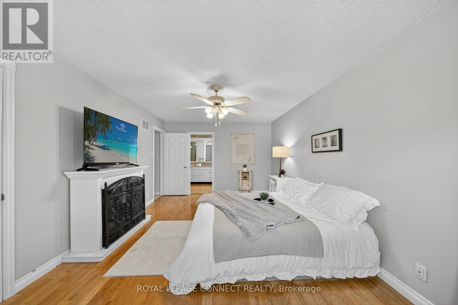 90 Golf Links Drive, Aurora, Ontario  L4G 3V3 - Photo 23 - N12411269