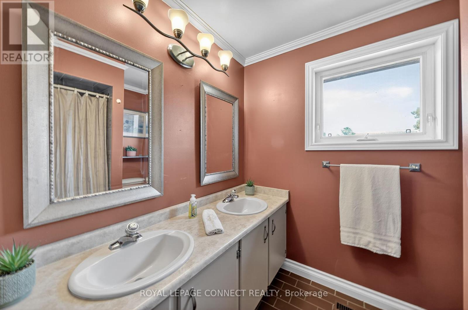 90 Golf Links Drive, Aurora, Ontario  L4G 3V3 - Photo 27 - N12411269