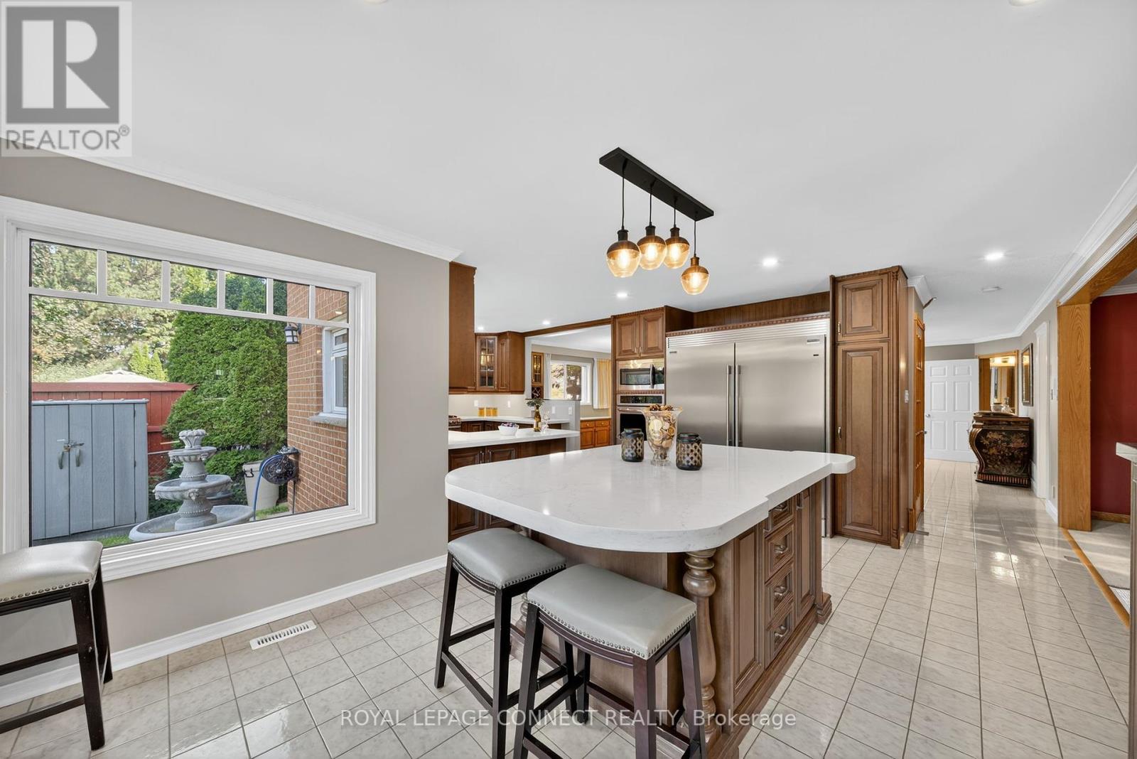 90 Golf Links Drive, Aurora, Ontario  L4G 3V3 - Photo 5 - N12411269