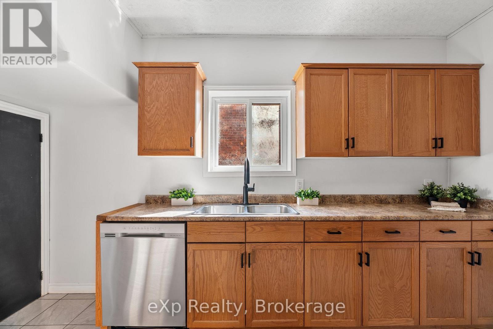 63 Guelph Street, Stratford, Ontario  N5A 3W7 - Photo 16 - X12411282