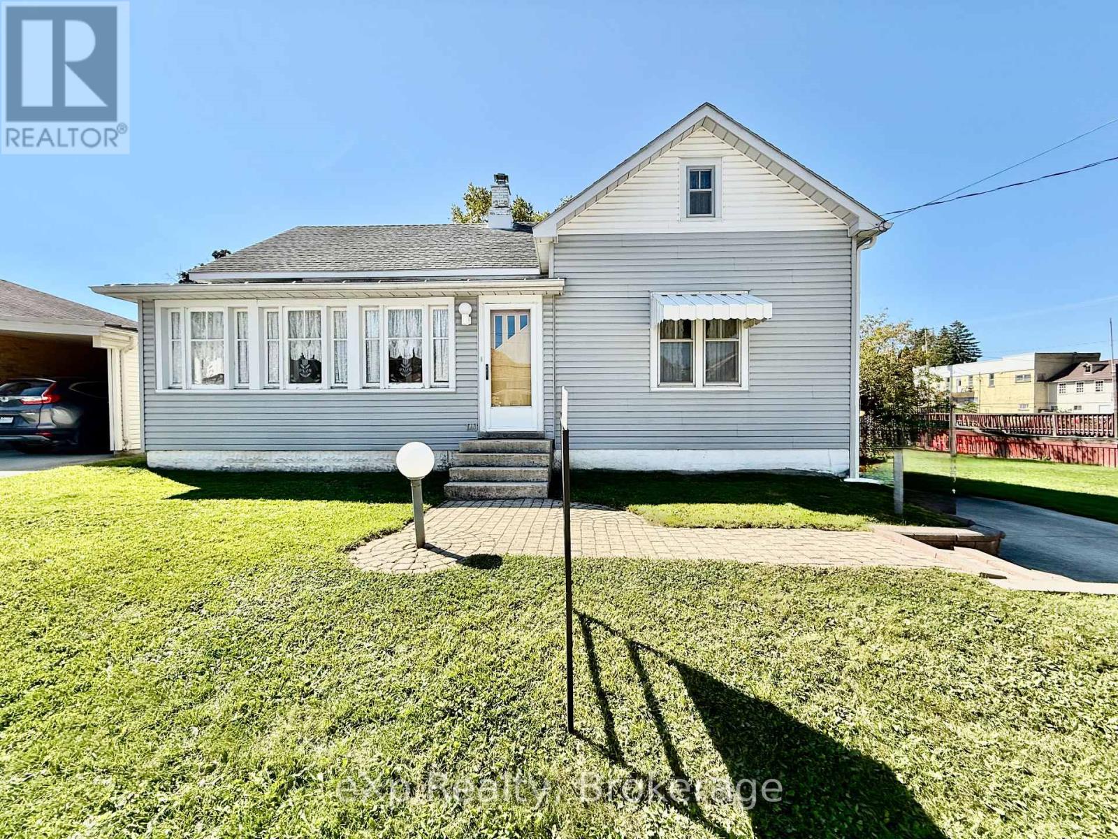 2 SIMPSON STREET, South Bruce, Ontario