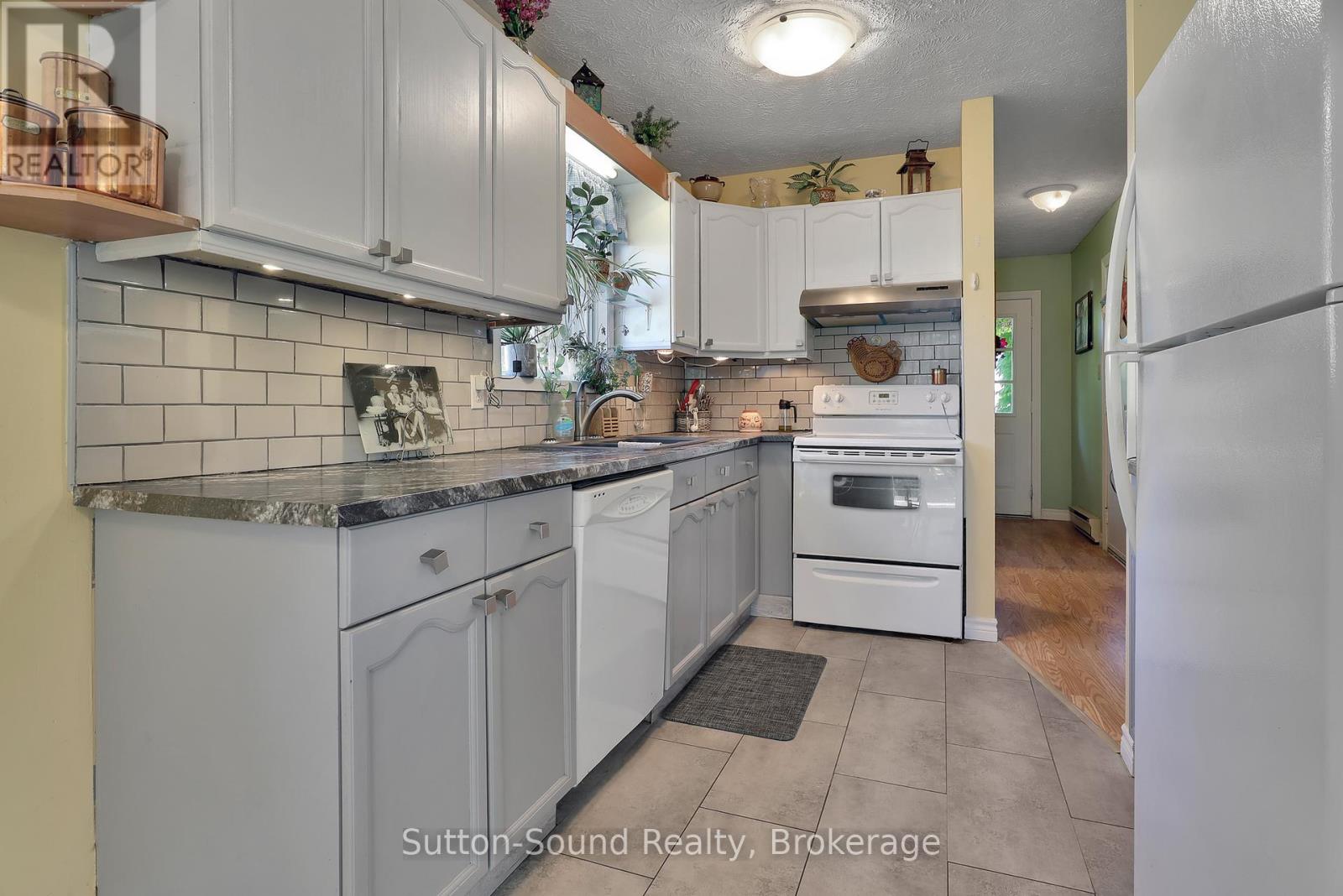 2770 4th Avenue W, Owen Sound, Ontario  N4K 6R3 - Photo 8 - X12411364