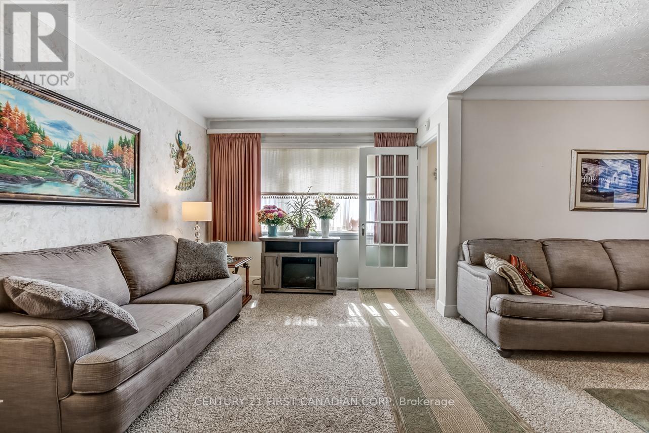 1290 Langmuir Avenue, London East, Ontario  N5W 2G3 - Photo 3 - X12411283
