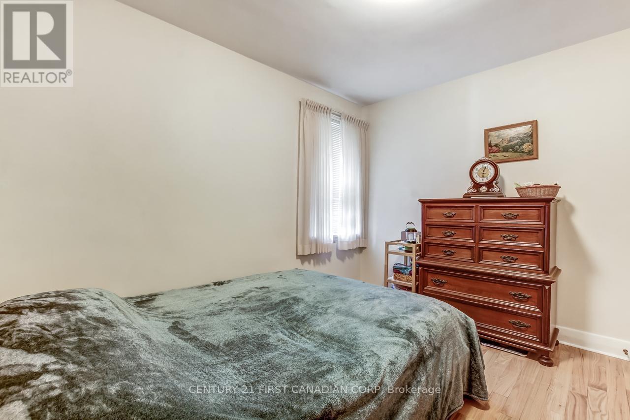 1290 Langmuir Avenue, London East, Ontario  N5W 2G3 - Photo 5 - X12411283