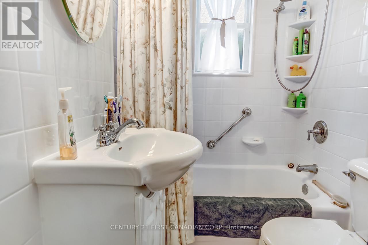 1290 Langmuir Avenue, London East, Ontario  N5W 2G3 - Photo 6 - X12411283