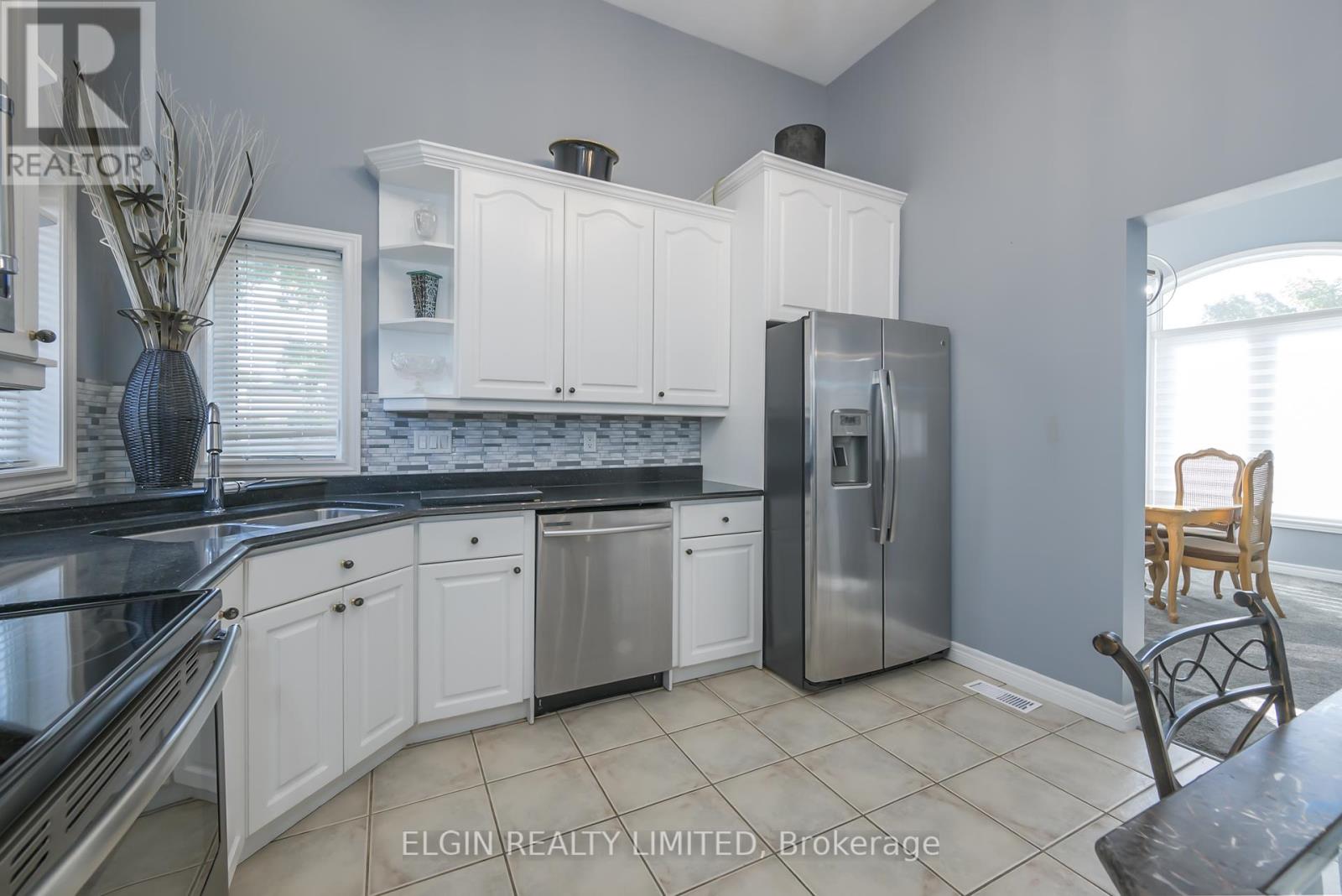 2 Galbraith Court, St. Thomas, Ontario  N5R 6G8 - Photo 32 - X12411290