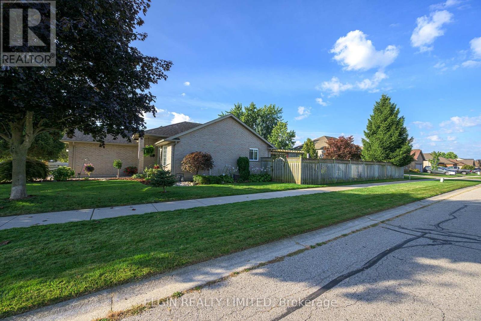 234 Kettle Creek Drive, Central Elgin, Ontario  N0L 1B0 - Photo 17 - X12411293