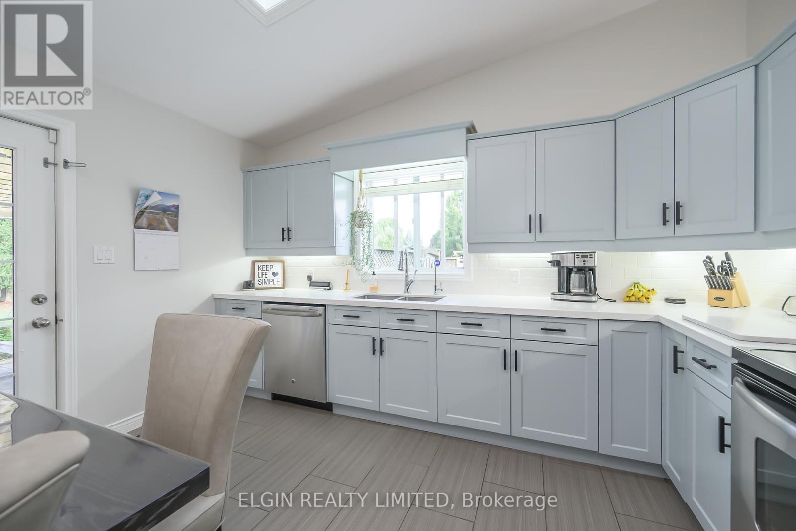 234 Kettle Creek Drive, Central Elgin, Ontario  N0L 1B0 - Photo 22 - X12411293
