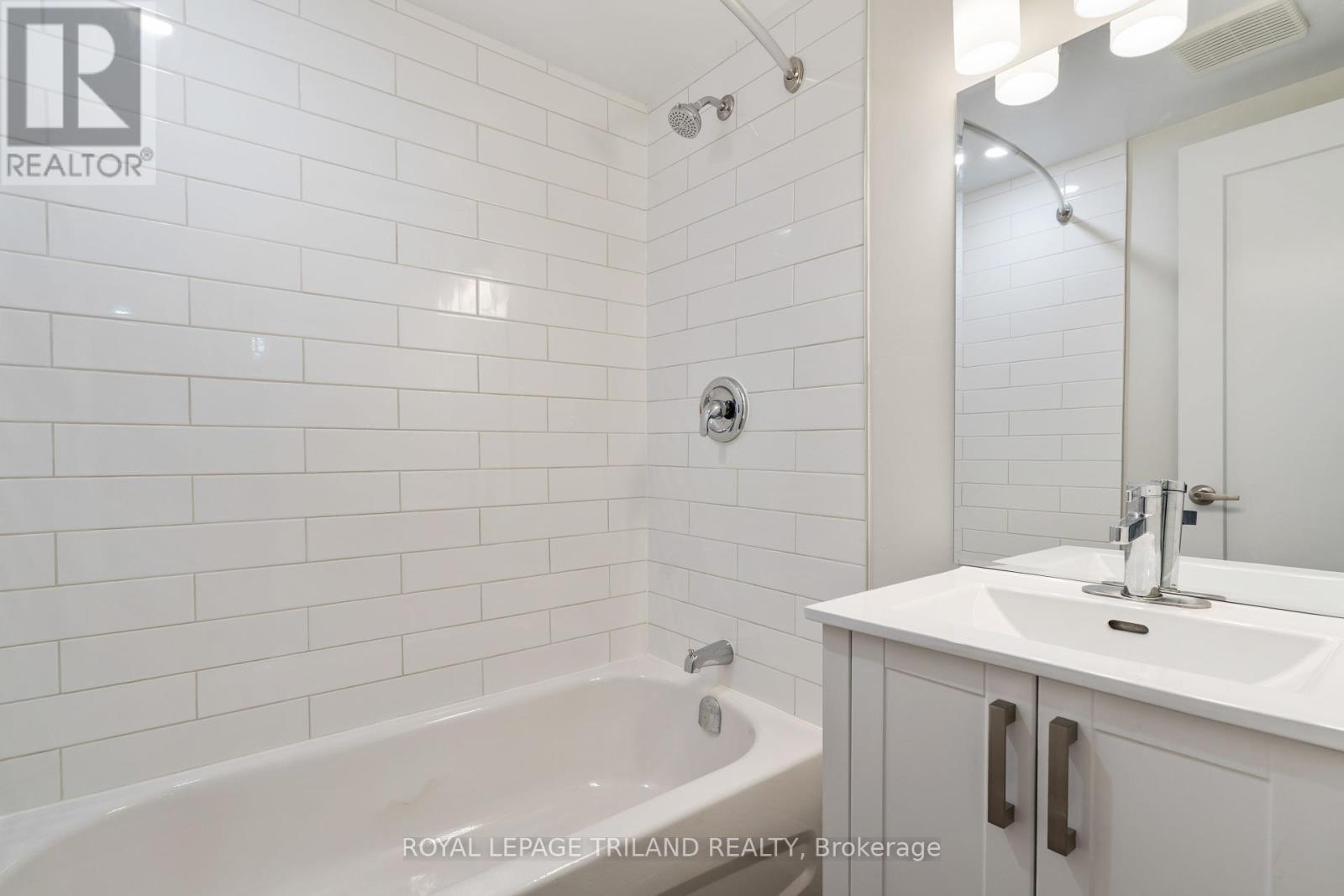 132 Brunswick Avenue, London North, Ontario  N6G 3K8 - Photo 38 - X12411313