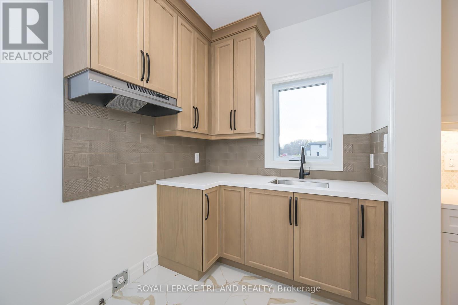 4211 Liberty Crossing, London South, Ontario  N6P 0L1 - Photo 13 - X12411320