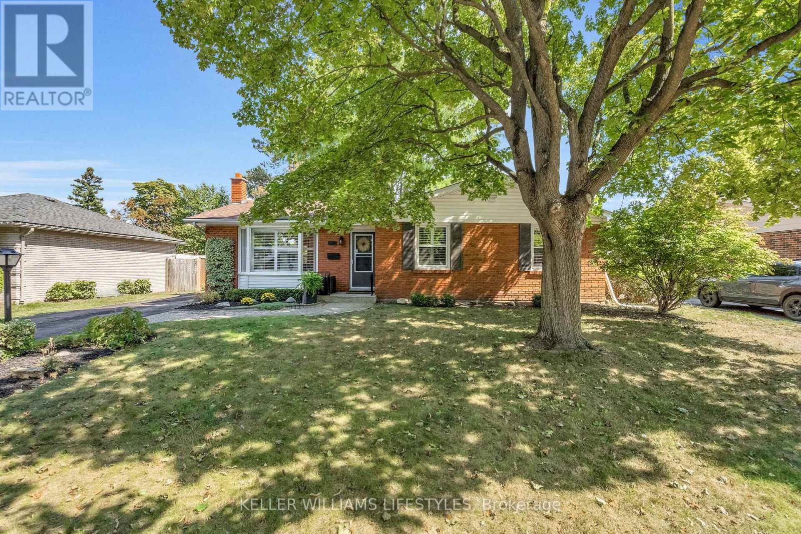 115 Mclean Drive, London North, Ontario  N5X 1Y8 - Photo 2 - X12411331