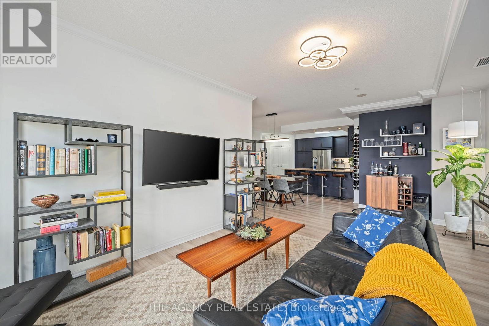 803 - 330 Ridout Street N, London East (East K), Ontario  N6A 0A7 - Photo 6 - X12411332